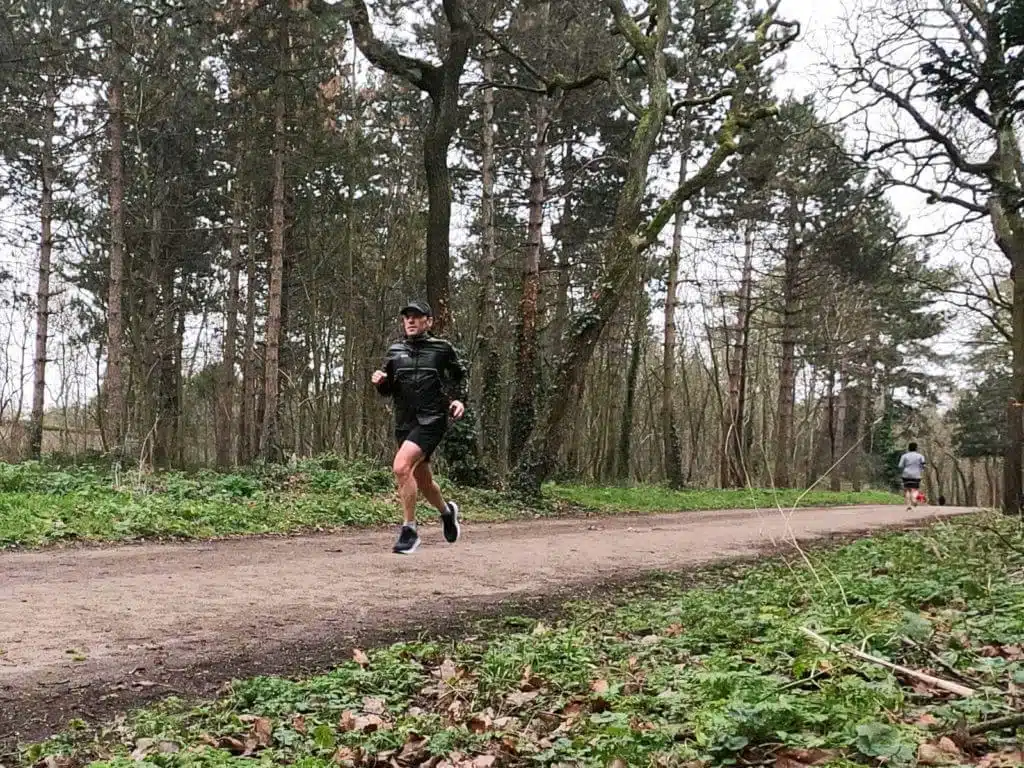 La course intuitive : pourquoi courir sans mesurer les kilomètres